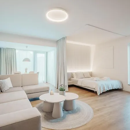 Milujto, Palava Apartment